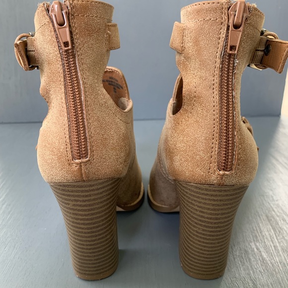 G by Guess Gisteria Tan Peep Toe Ankle Booties - Picture 5 of 8